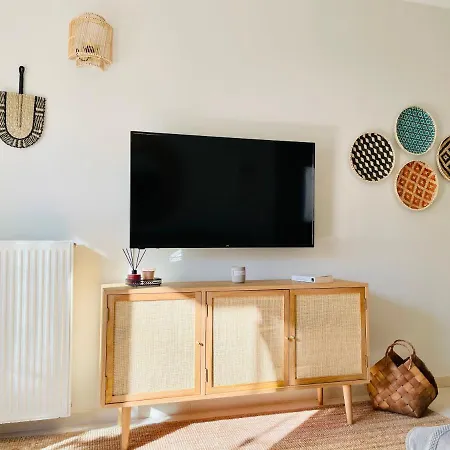Omikron - With A Private Garden Apartment