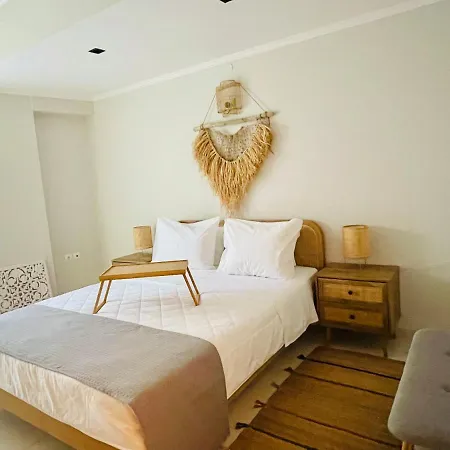 Omikron - With A Private Garden Apartment *